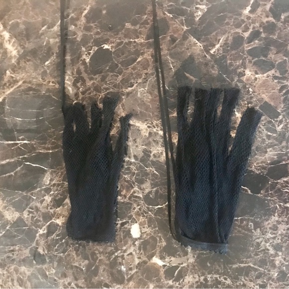 Black Lace-Up Gloves - Picture 2 of 2